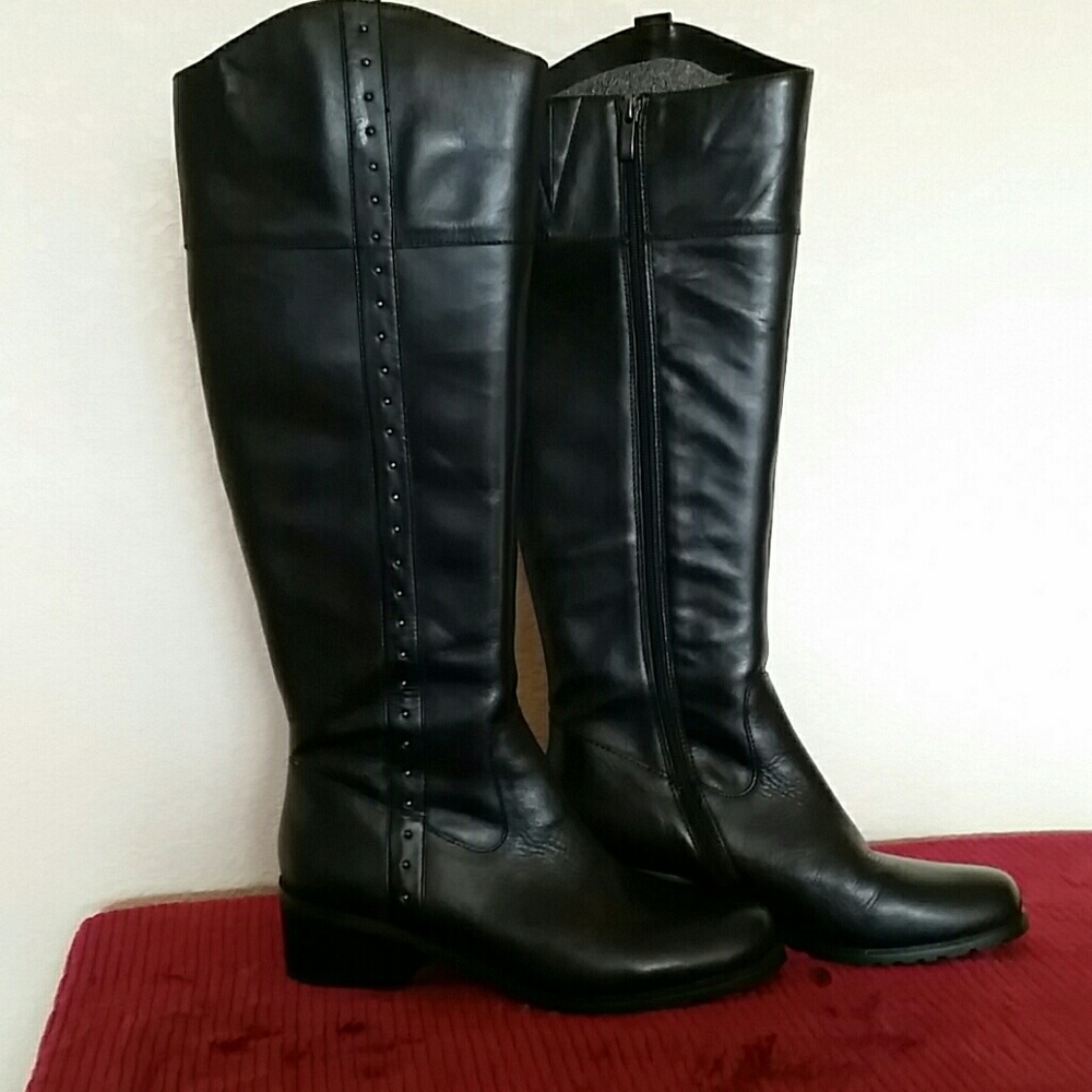Women's Tahari knee boots. Size 8-1/2.